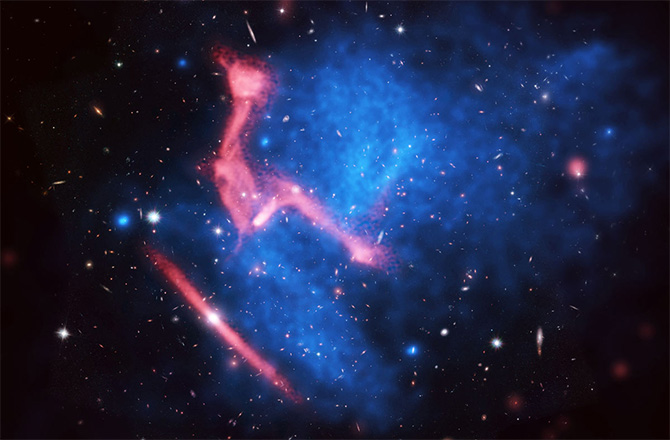 Violent Galaxy Cluster Smash Spawns Weird Radio Wiggle
